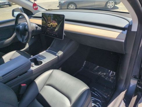 Used 2023 Tesla Model Y Long Range AWD/4WD image 23