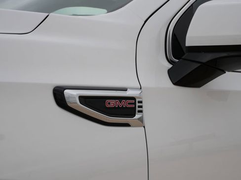 Used 2025 GMC Yukon Denali AWD/4WD image 13