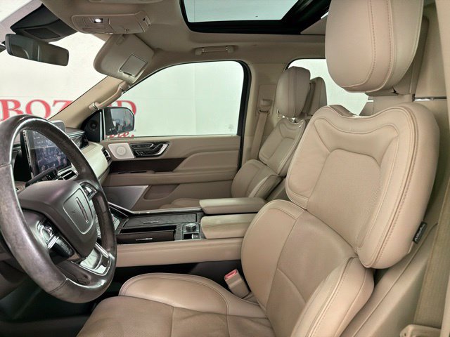 Used 2018 Lincoln Navigator Reserve w/ Technology Package AWD/4WD image 18