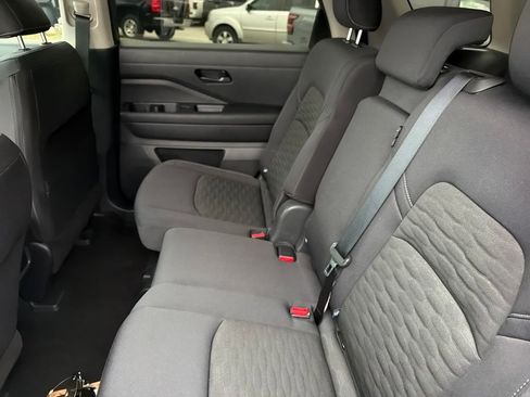 Used 2025 Nissan Pathfinder S image 29