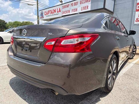Used 2017 Nissan Altima 2.5 SL w/ 2.5 Technology Package FWD image 3