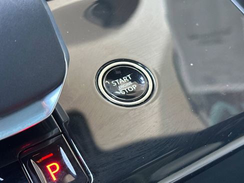 Used 2025 Land Rover Range Rover Sport image 34