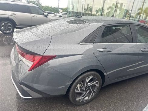 Used 2024 Hyundai Elantra SEL w/ Convenience Package FWD image 5