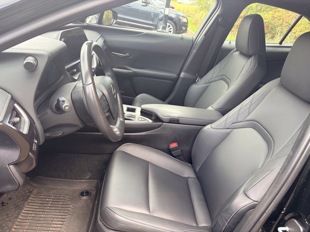 Used 2024 Lexus UX 250h AWD image 4
