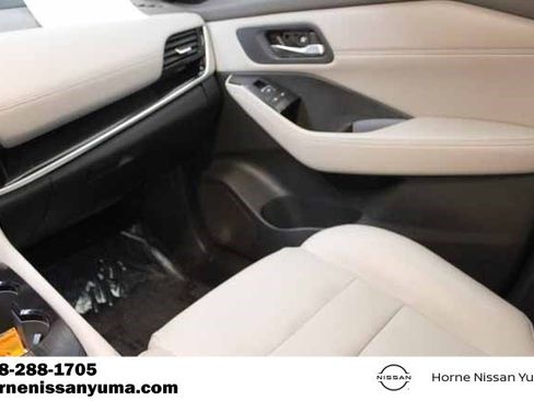 Used 2023 Nissan Rogue SL w/ SL Premium Package image 11