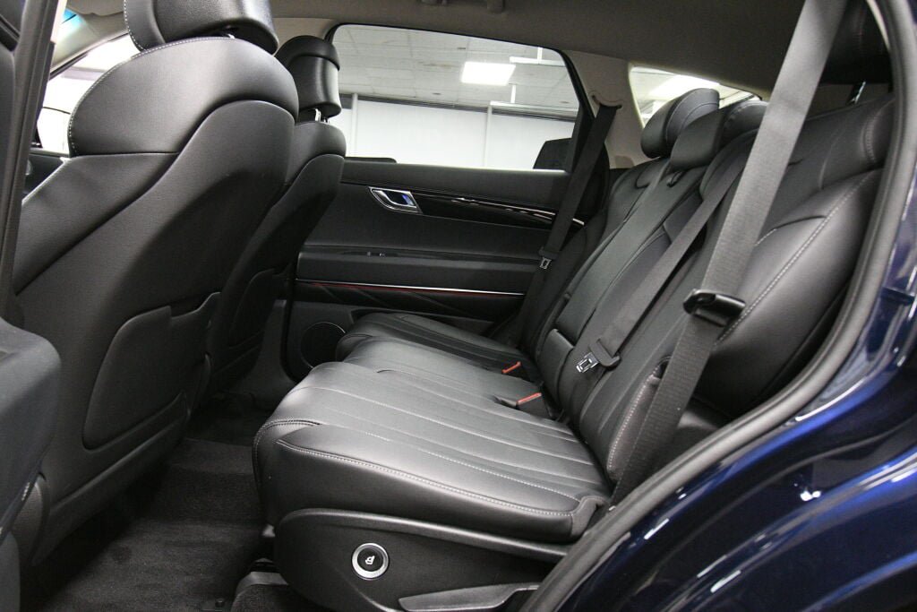 Used 2025 Genesis GV80 2.5T Standard AWD/4WD image 21
