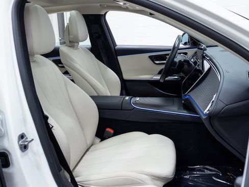 Used 2024 Mercedes-Benz E 350 4MATIC Sedan image 25