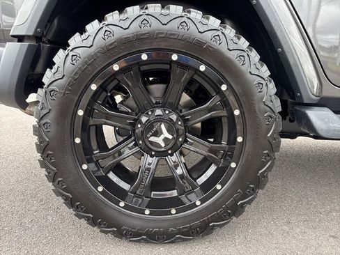 Used 2020 Jeep Wrangler Unlimited Sahara image 12