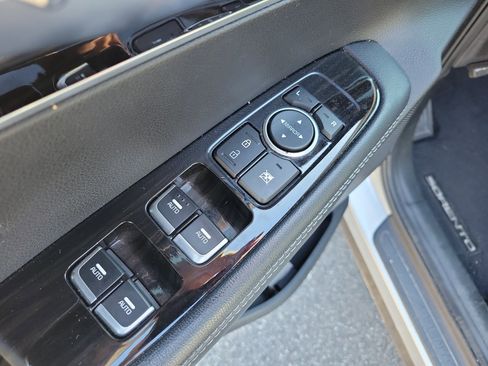 Used 2020 Kia Sorento AWD V6 image 20