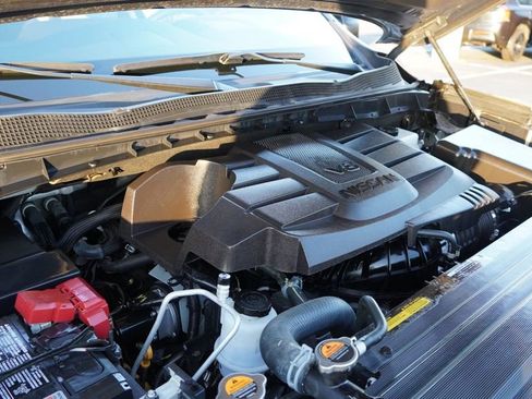 Used 2024 Nissan Titan SV w/ SV Convenience Package image 40