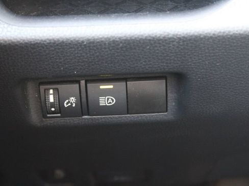 Used 2021 Toyota RAV4 XLE AWD/4WD image 26