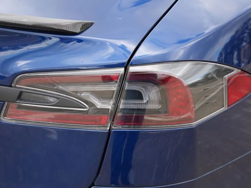 Used 2017 Tesla Model S 60D image 22