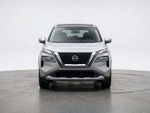 Used 2025 Nissan Rogue SV FWD image 2
