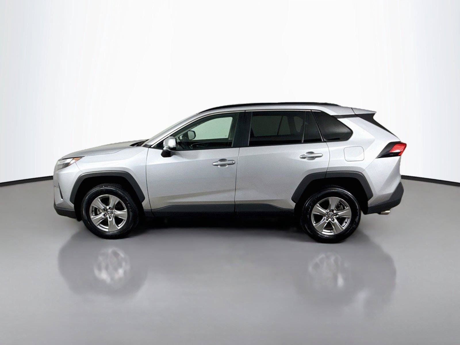 Used 2025 Toyota RAV4 XLE AWD/4WD image 8