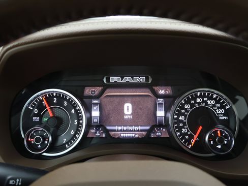 Used 2022 RAM 1500 Laramie AWD/4WD image 10