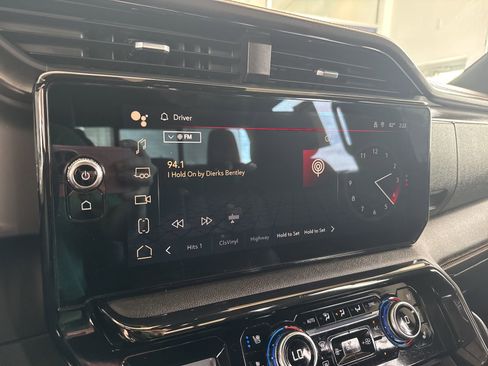 Used 2024 GMC Sierra 1500 AT4 w/ Technology Package image 35