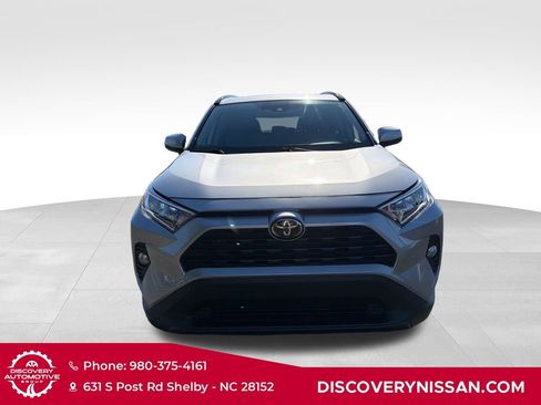 Used 2020 Toyota RAV4 XLE Premium FWD image 4