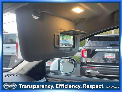 Certified 2025 Nissan Kicks SR image 32