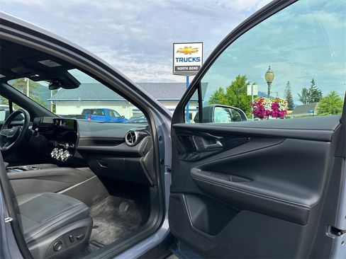 Used 2024 Chevrolet Blazer EV LT image 12