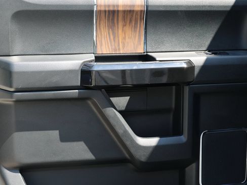 Used 2019 Ford F150 Lariat w/ Equipment Group 502A Luxury AWD/4WD image 45