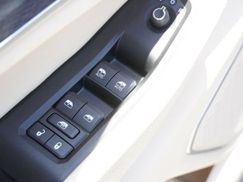 Used 2023 Jeep Grand Cherokee Limited w/ Luxury Tech Group II RWD image 21