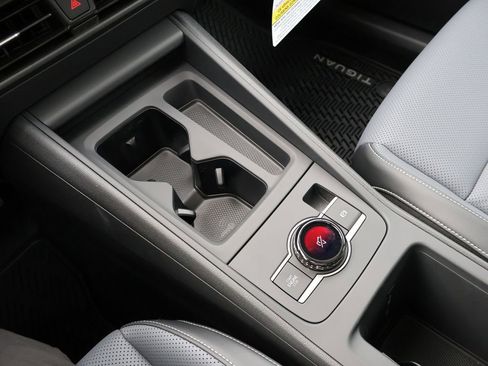 New 2026 Volkswagen Tiguan SE image 28