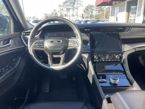 Used 2024 Jeep Grand Cherokee Limited w/ Black Appearance Package image 17