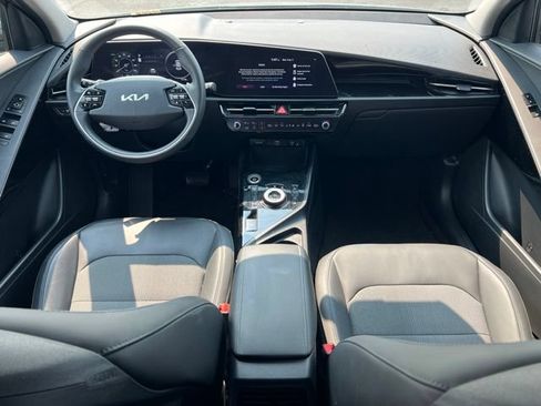 Certified 2023 Kia Niro Wind w/ Wind Preserve Package FWD image 12
