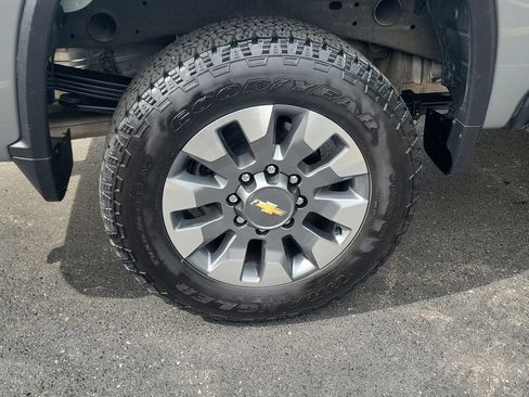 Used 2025 Chevrolet Silverado 2500 Custom w/ Custom Value Package AWD/4WD image 7