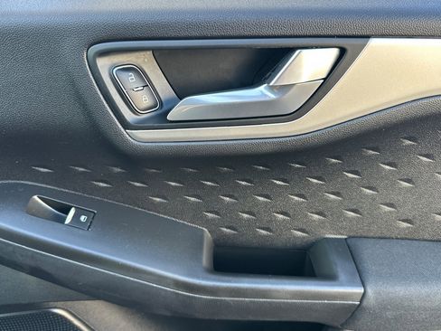 Used 2020 Ford Escape SE image 21