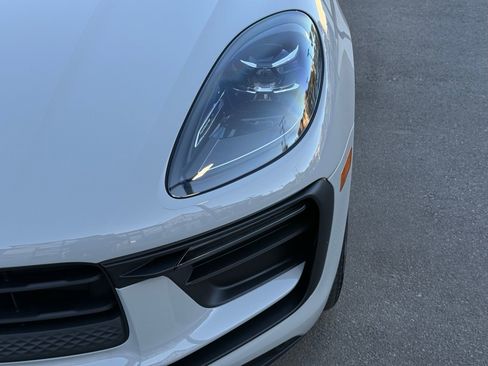 Used 2025 Porsche Macan image 11