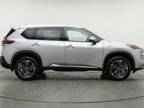 Used 2025 Nissan Rogue SV FWD image 11