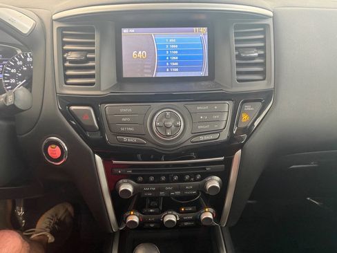 Used 2016 Nissan Pathfinder SV image 15