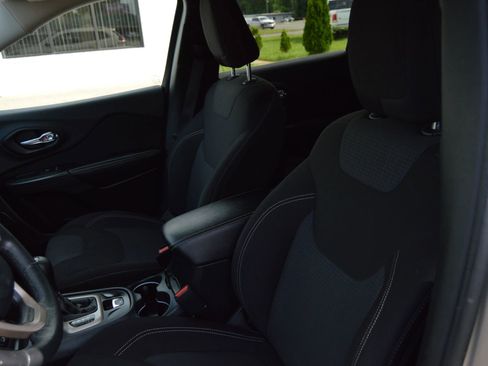 Used 2015 Jeep Cherokee Latitude image 8