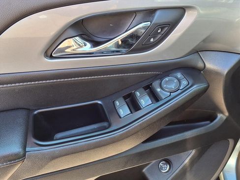 Used 2023 Chevrolet Traverse LT image 15