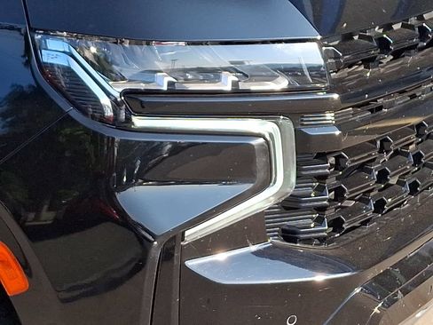 Used 2023 Chevrolet Suburban Z71 w/ Luxury Package AWD/4WD image 9
