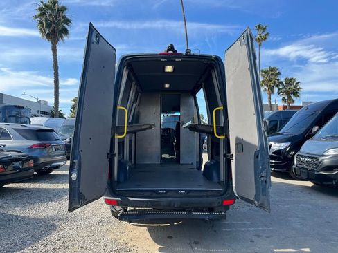 Used 2018 Mercedes-Benz Sprinter 2500 image 8