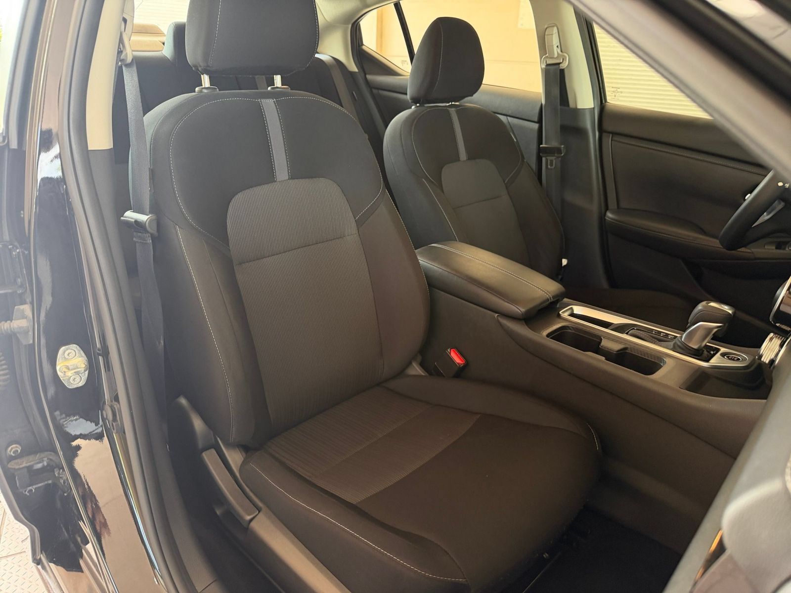 Used 2025 Nissan Sentra SV FWD image 30