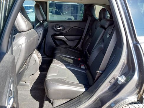 Used 2020 Jeep Cherokee Limited image 5