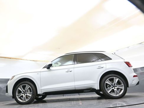 Certified 2025 Audi Q5 2.0T Premium w/ Convenience Plus Package image 42