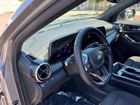 Used 2025 Chevrolet Equinox LT FWD image 30