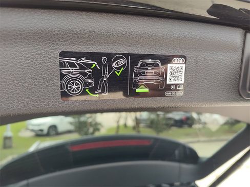 Certified 2025 Audi Q3 2.0T Premium w/ Convenience Package image 10