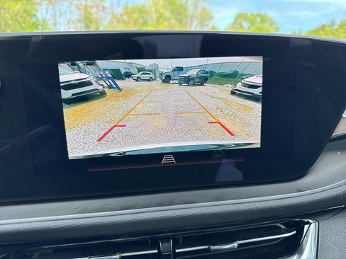 Used 2025 Buick Envista Sport Touring image 5