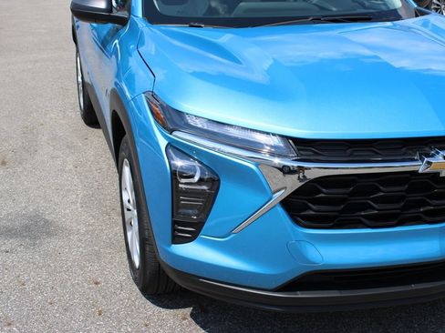 Certified 2025 Chevrolet Trax LS FWD image 4