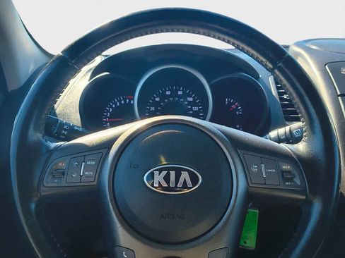 Used 2013 Kia Soul + image 9