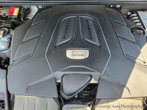 Used 2021 Porsche Cayenne Coupe image 25