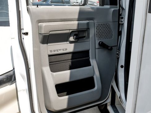 Used 2014 Ford E-350 and Econoline 350 Super Duty image 36