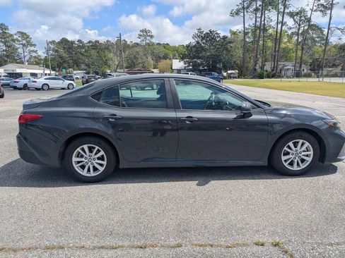 Used 2025 Toyota Camry LE image 3