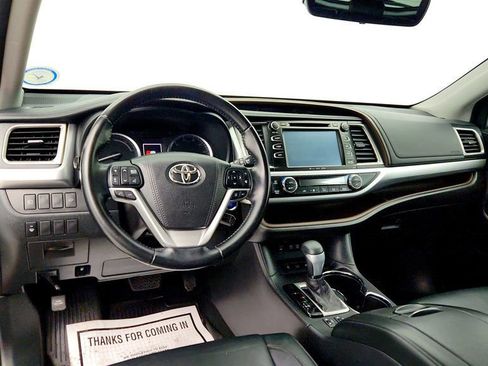 Used 2018 Toyota Highlander XLE image 13