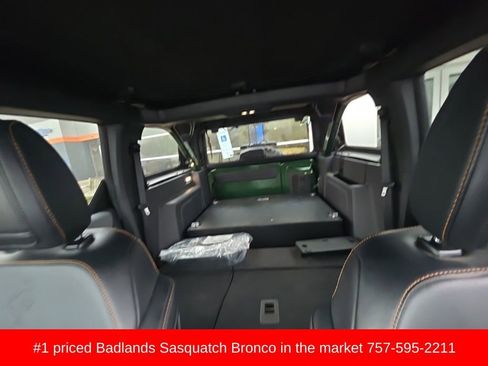 Used 2023 Ford Bronco Badlands image 9